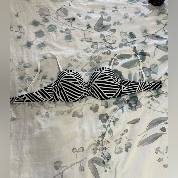 La Vie En Rose bikini top, small. - Picture 2 of 3